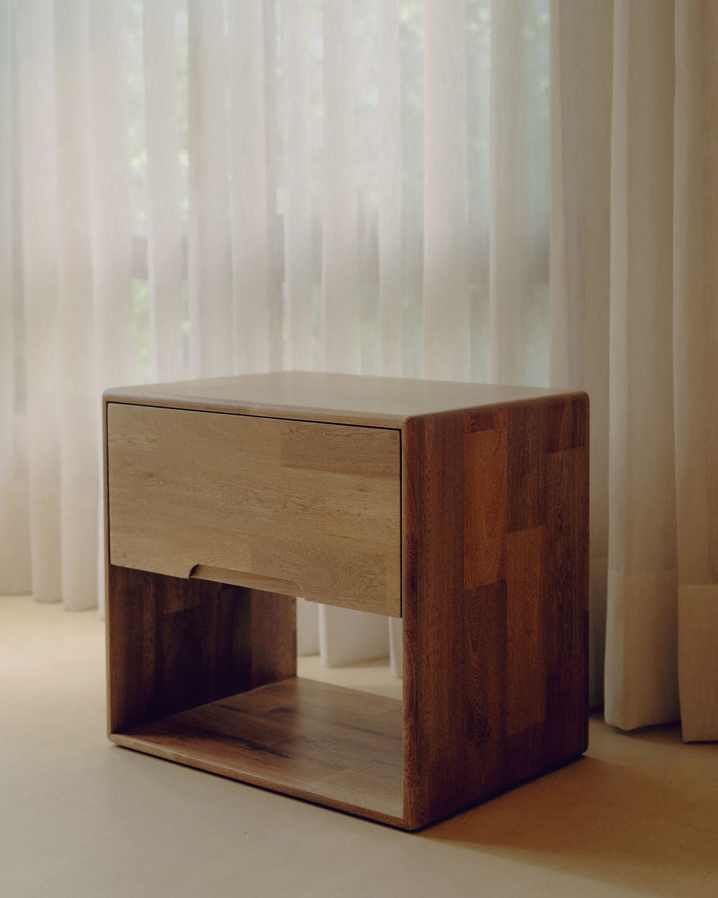 Mesa de noche Brella