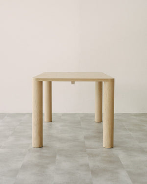 Mesa de comedor patas cilíndricas
