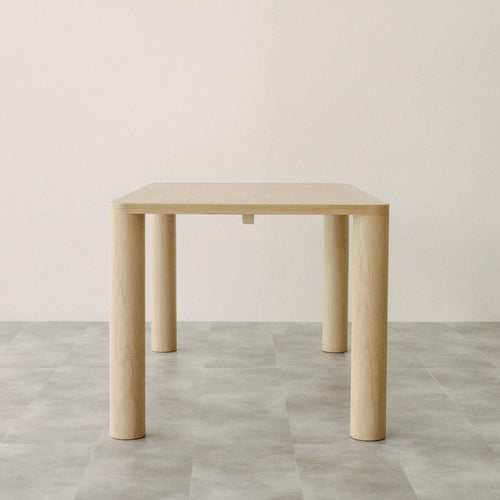 Mesa de comedor patas cilíndricas