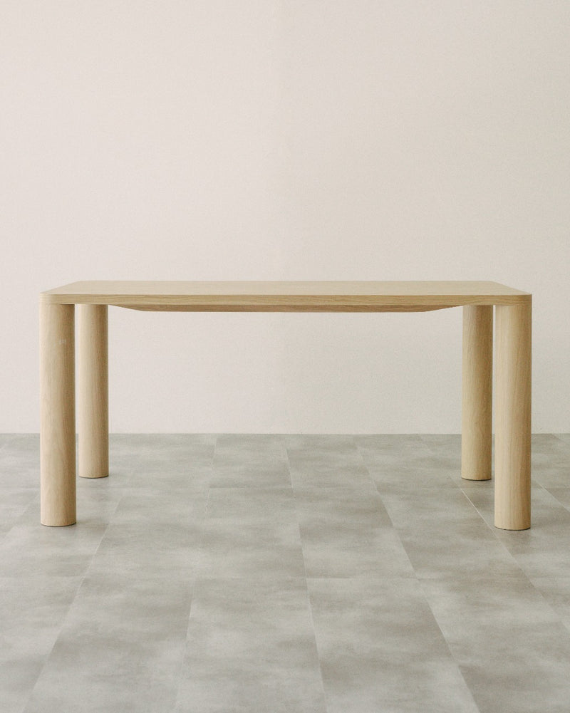 Mesa de comedor patas cilíndricas